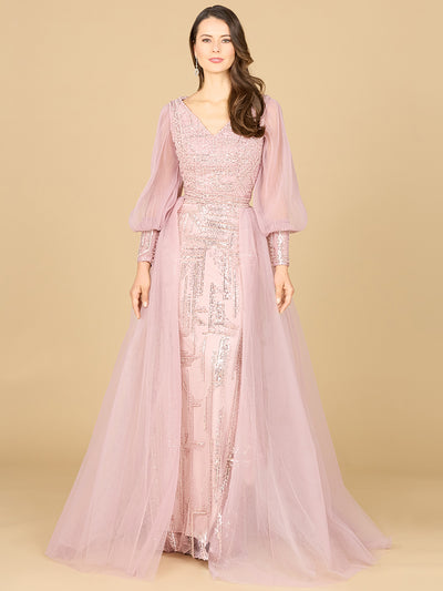 Long party dress with feather detail and cape sleeves | INVITADISIMA